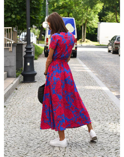 Julia - Elegant V-Neck Dress with a Flattering Fit