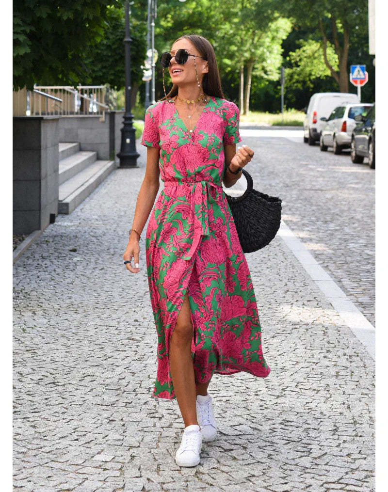 Julia - Elegant V-Neck Dress with a Flattering Fit