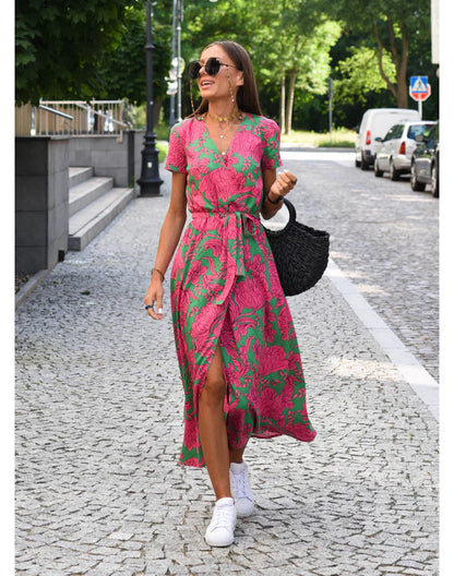 Julia - Elegant V-Neck Dress with a Flattering Fit