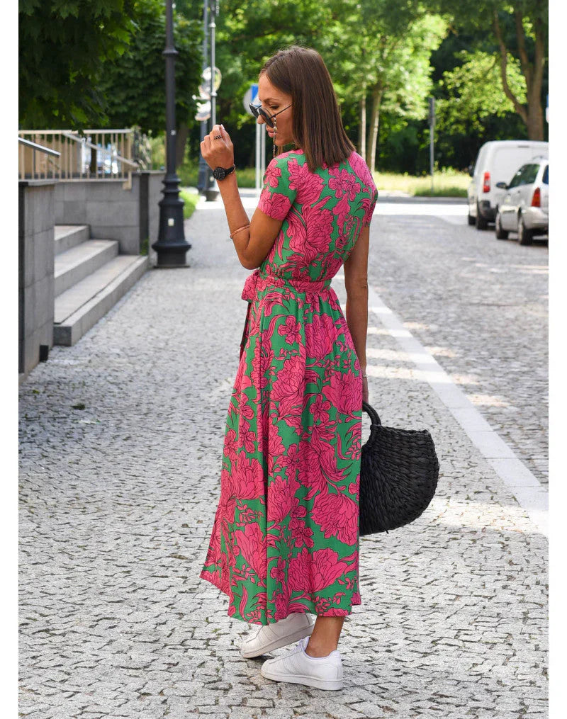 Julia - Elegant V-Neck Dress with a Flattering Fit