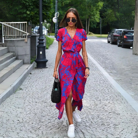 Julia - Elegant V-Neck Dress with a Flattering Fit