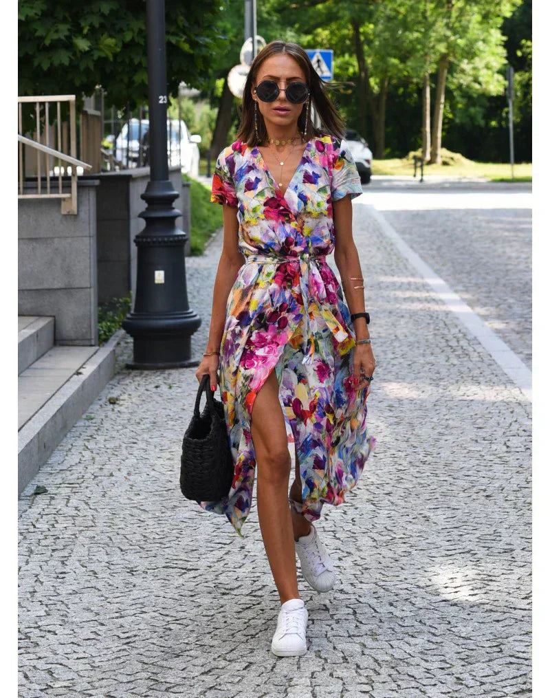 Julia - Elegant V-Neck Dress with a Flattering Fit